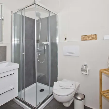 Buskam: Zentrale Mit Balkon Und Erlebnisbad-zugang Goehren (Ruegen)