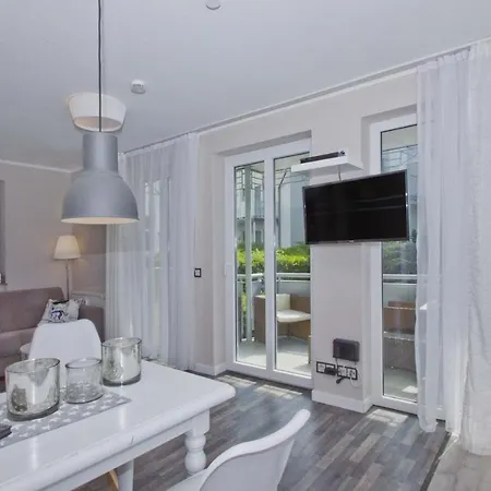 Zentrale Mit Balkon, Gratis Nutzung Vom Ahoi Erlebnisbad Und Sauna In Sellin - Buskam 22 Goehren (Ruegen)